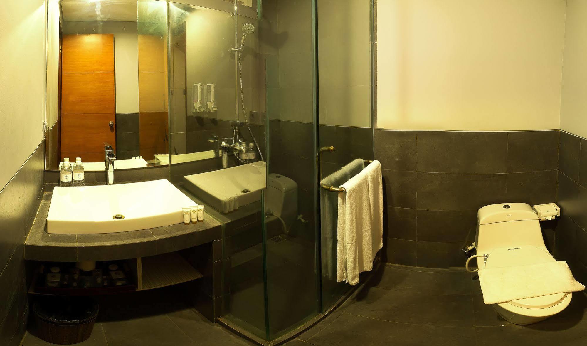 Transera Kamini Legian Hotel Exteriér fotografie