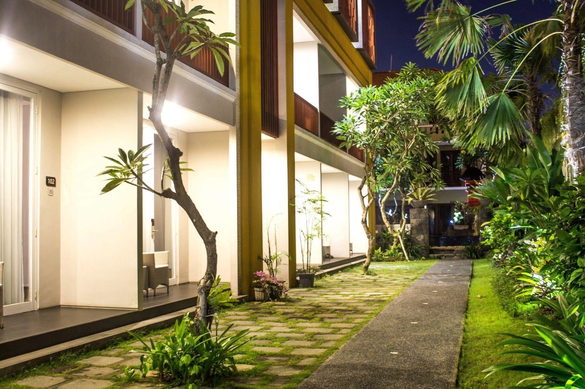 Transera Kamini Legian Hotel Exteriér fotografie